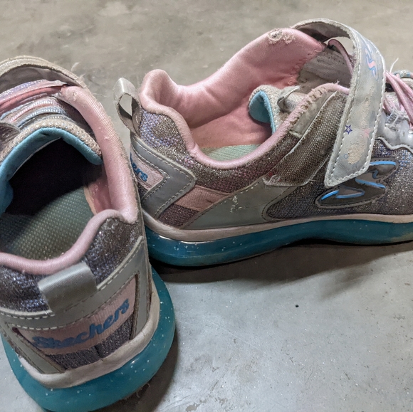 Girls light up sketchers - Picture 2 of 3